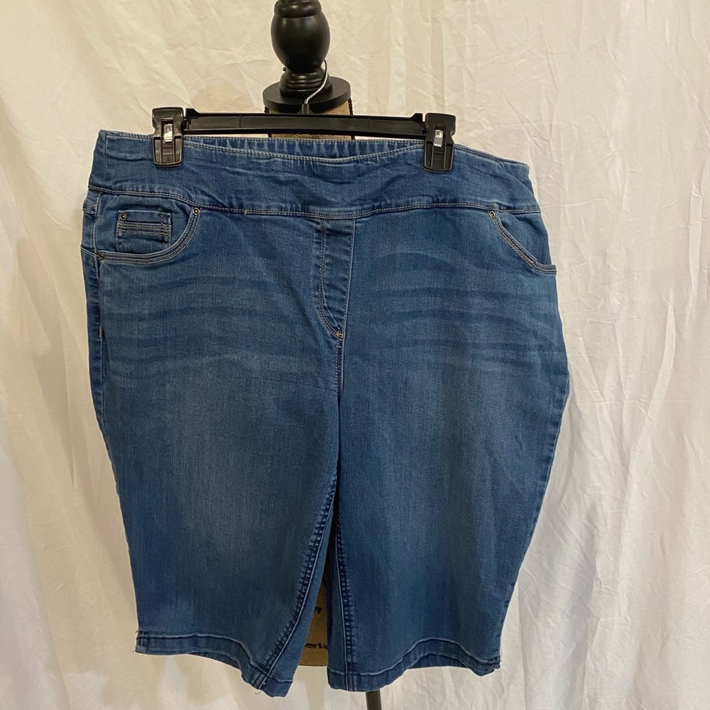 Pull up westbound Bermuda shorts